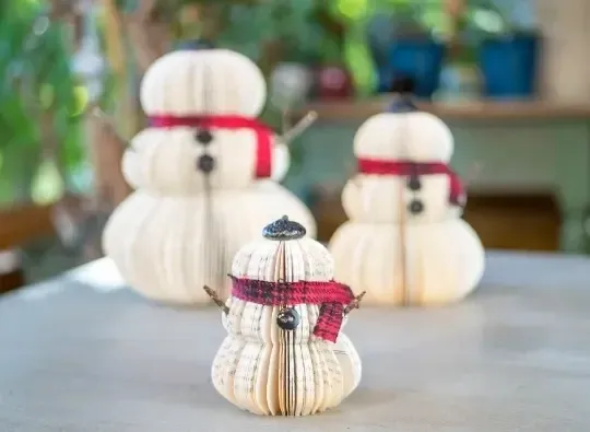 BOOK PAGE SNOWMAN - SMALL