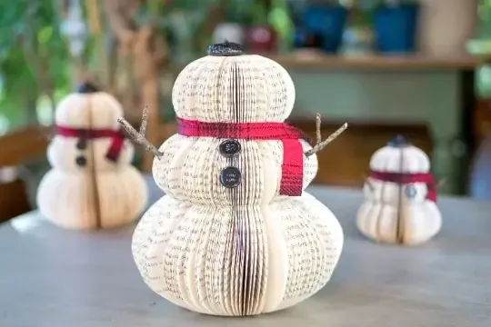 BOOK PAGE SNOWMAN - LARGE