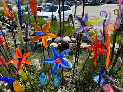 LILY FLOWER - GARDEN GLASS SCULPTURE