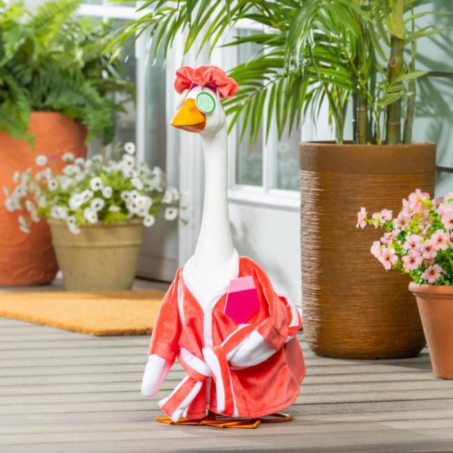 Porch Goose Outfit, Style: Relaxation Time