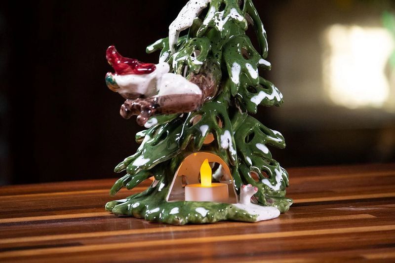 WOODLAND COMFORT TREE CANDLE HOUSE