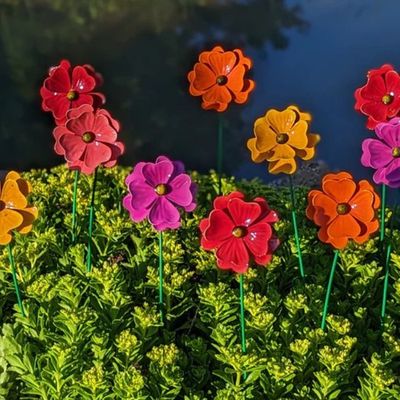 X744 SUNBURST FLOWER