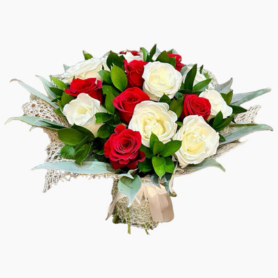 Classic bouquet of 16 Roses