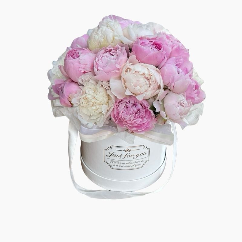 Hat box with Peonies