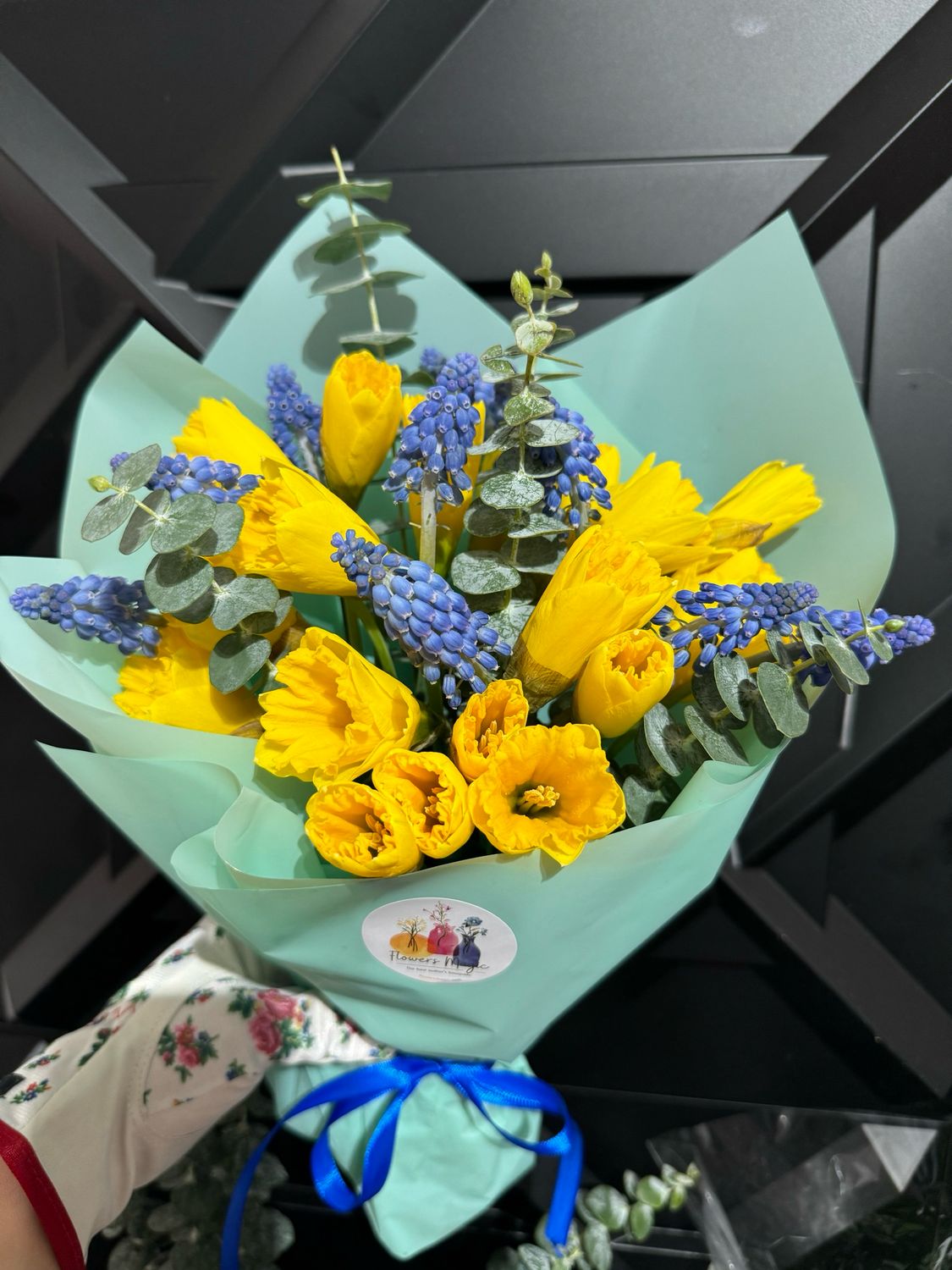 Bouquet of daffodils and muscari