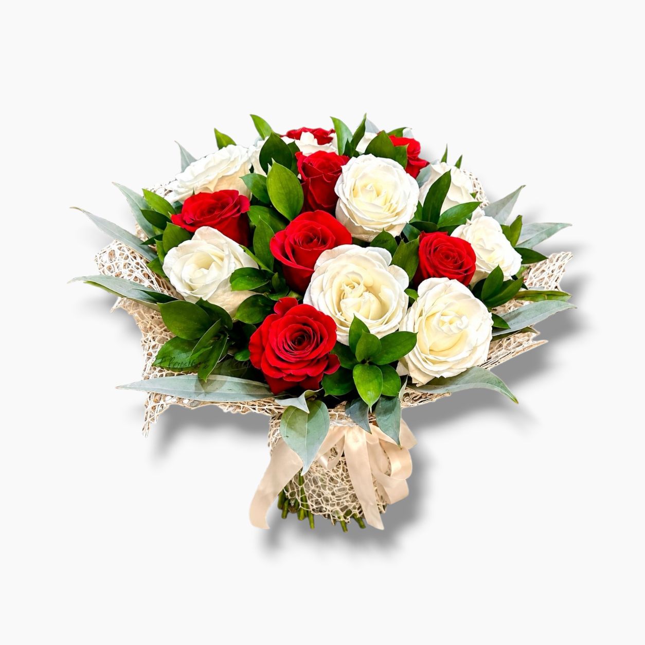 Classic bouquet of 16 Roses