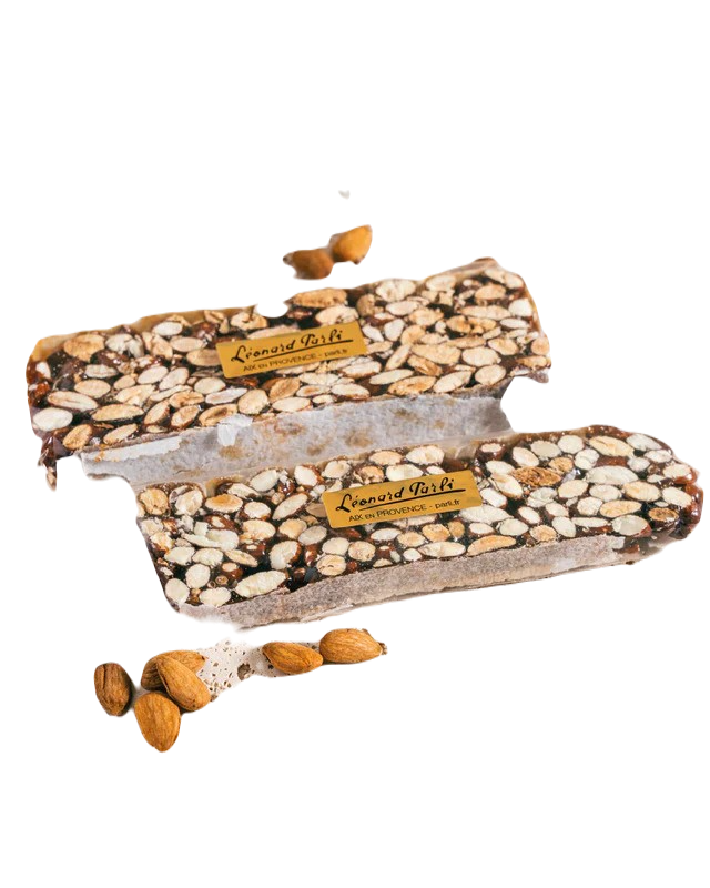 Tyč tvrdého tmavého nugátu