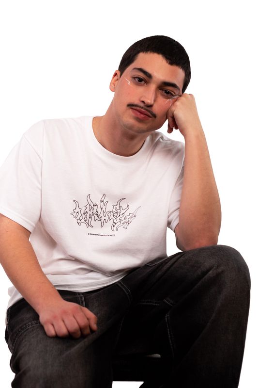 T-Shirt &quot;O Dinheiro Matou a Arte.&quot; 2.0 Branca