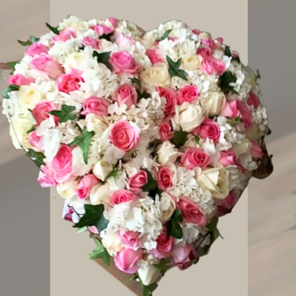 Cœur à base de fleurs mélangées (2)