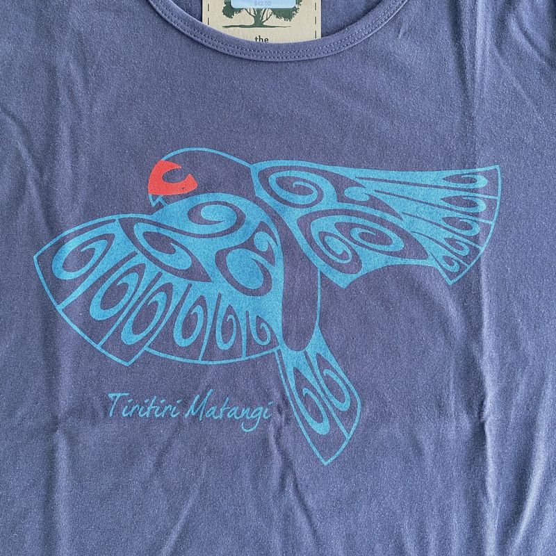 T-Shirt: kākāriki TMI , womens