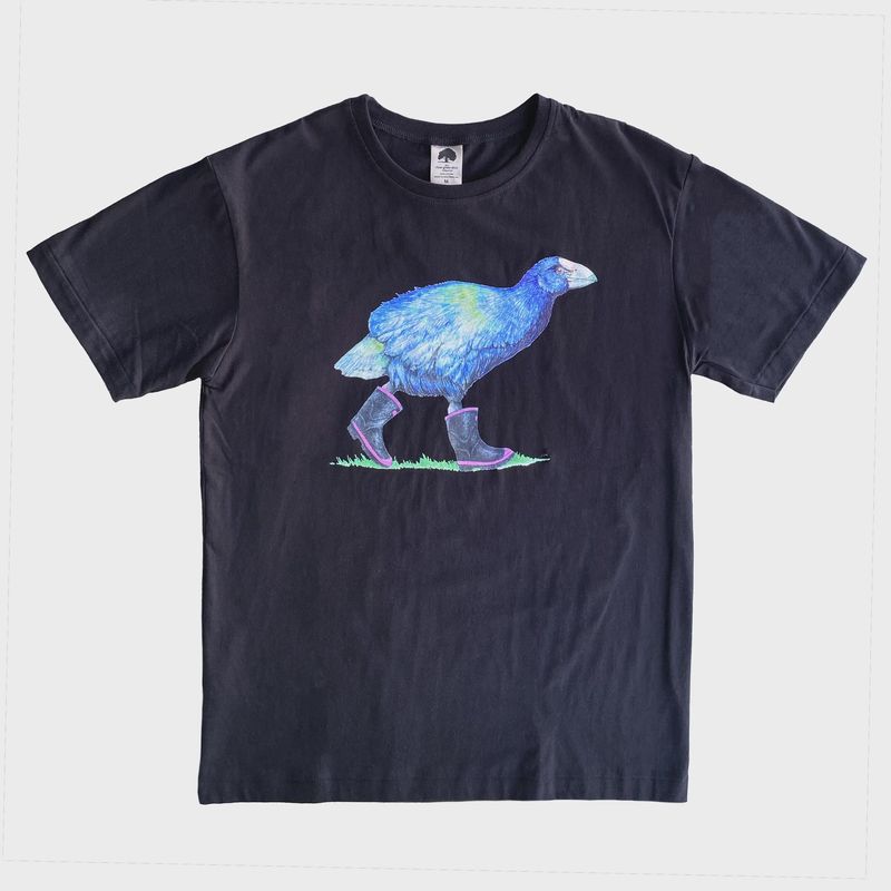 T-Shirt: takahē in gumboots, black, mens