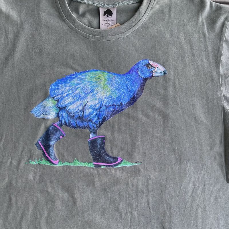 T-Shirt: takahē in gumboots, lichen, mens
