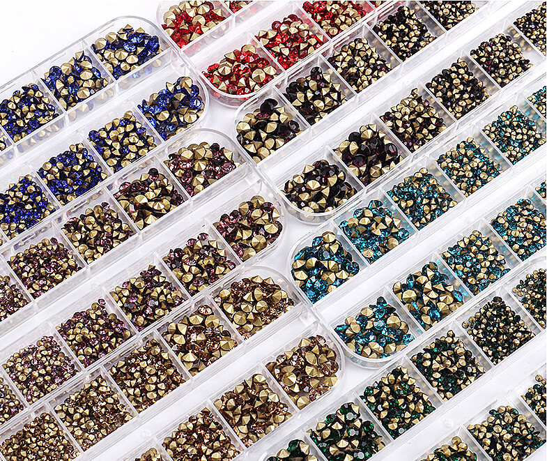 Pointed Bottom Diamond Rhinestone (12 Grids Box )