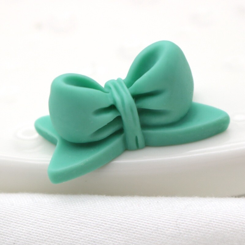 Bowtie Brush Holder, color: Green