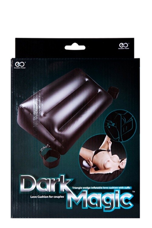 DARK MAGIC OPBLAASBAAR KUSSEN W HANDBOEIEN