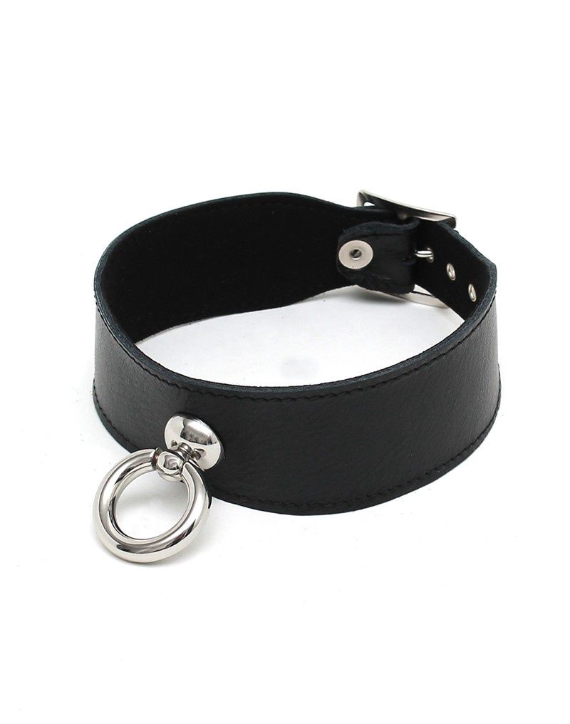 HALSBAND MET GROTE RING, 4 CM. BREED