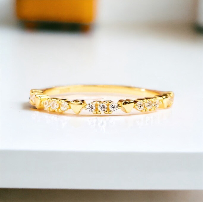 Fijne Ring Met Hartjes
