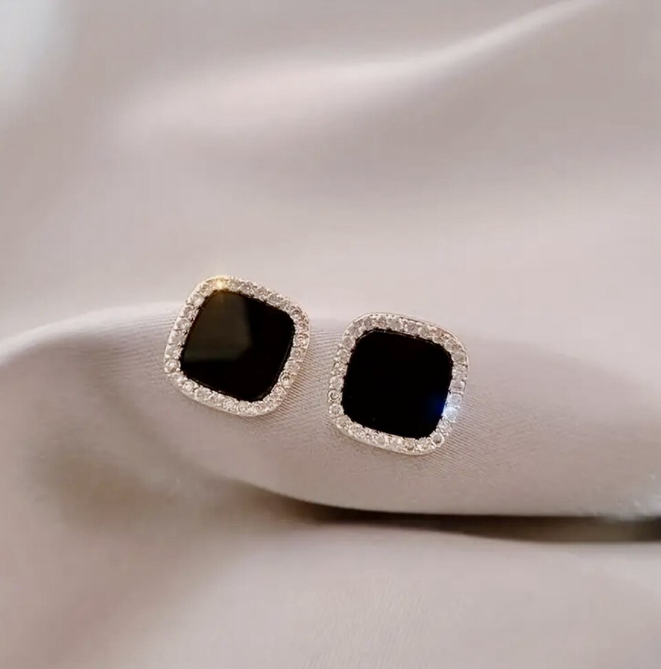 Zwarte Studs Oorbellen