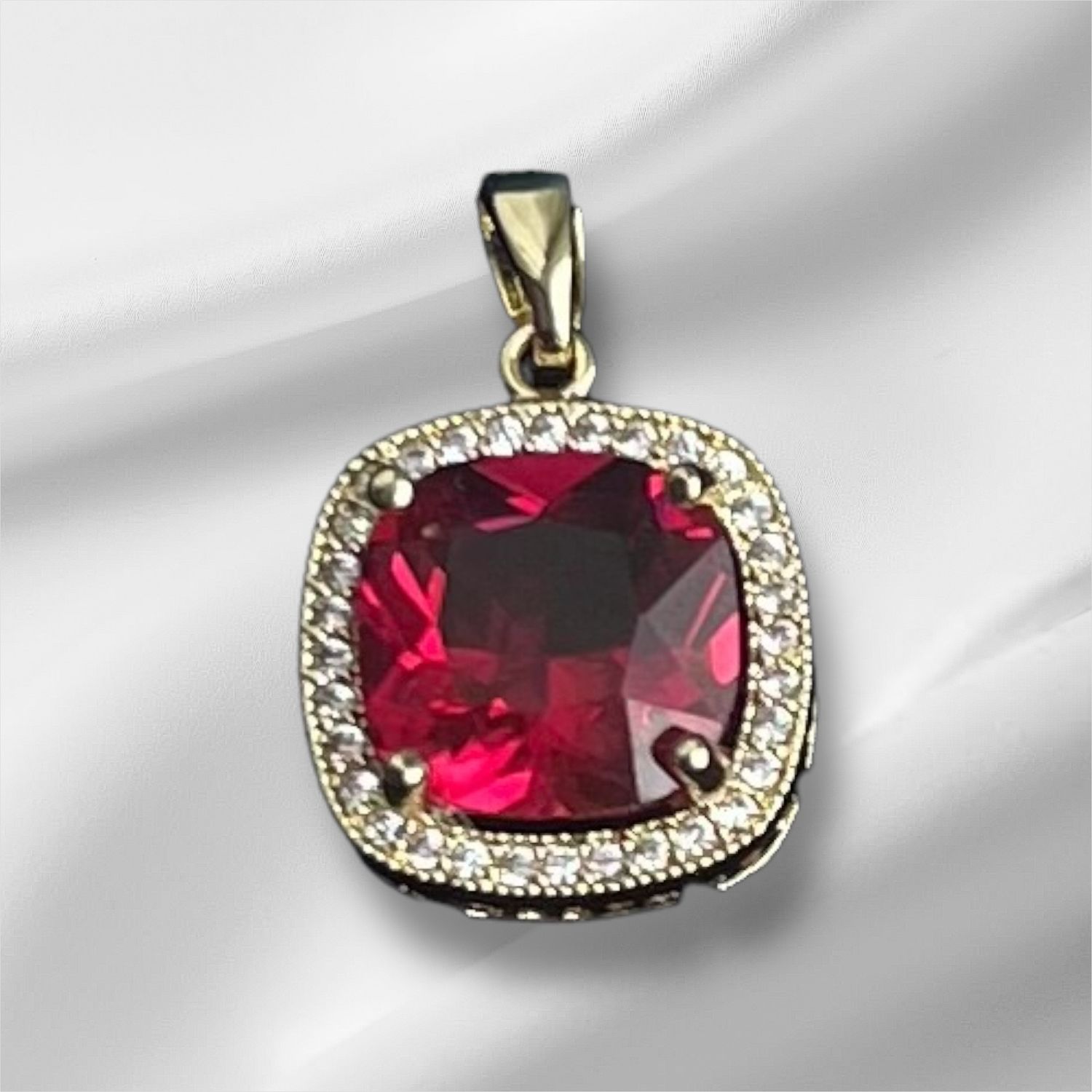 Rode Zircon Pendant