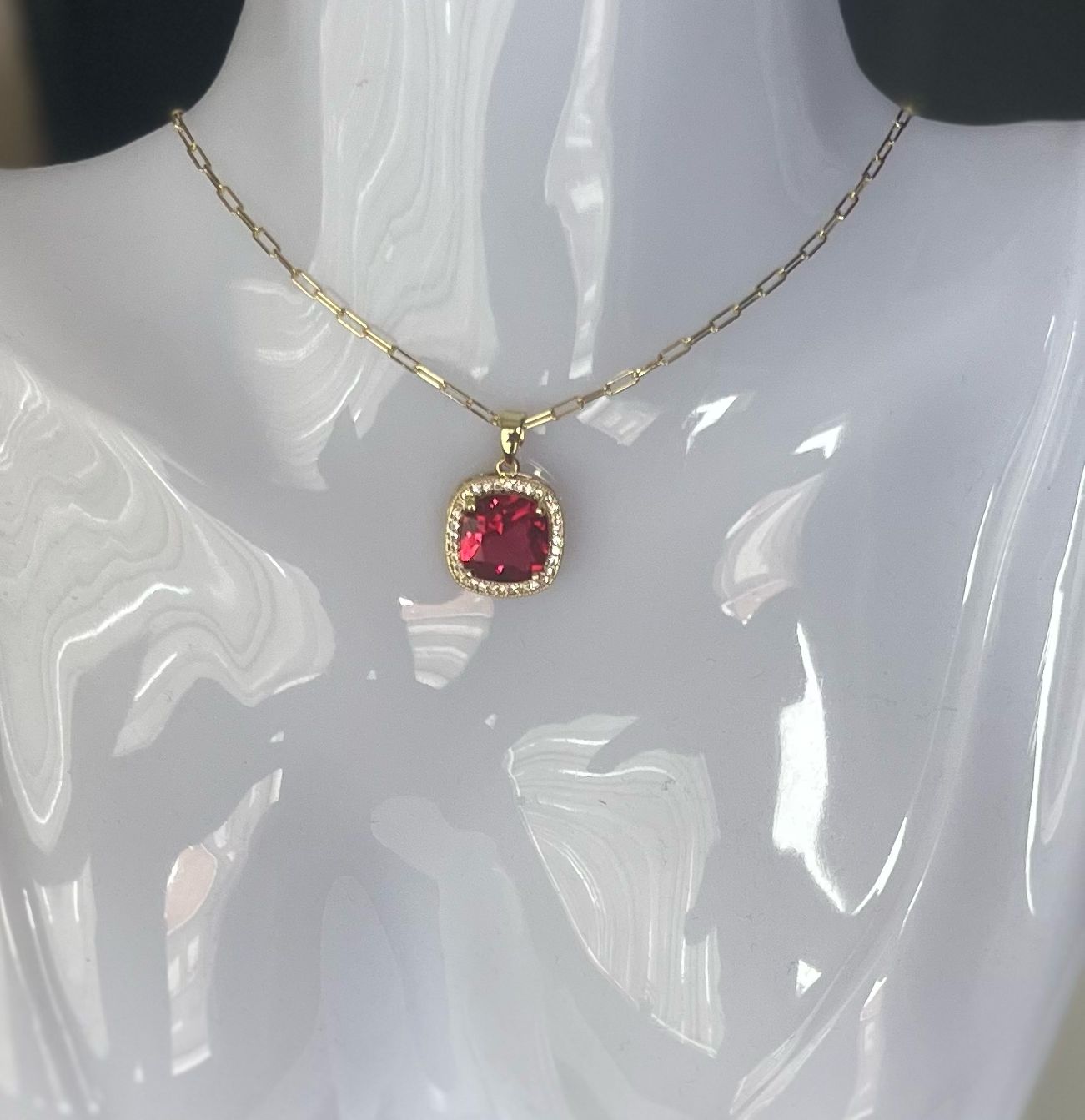 Rode Zircon Pendant