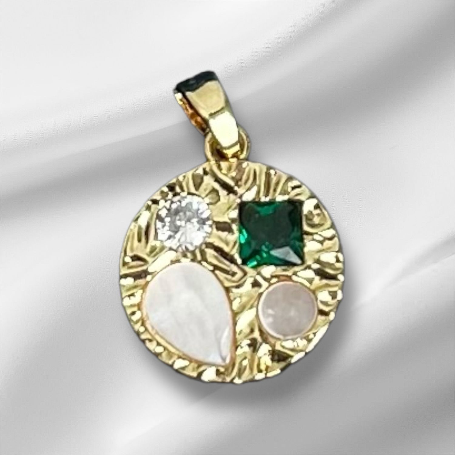 Ronde Pendant Met Groene Emerald En Witte Parel