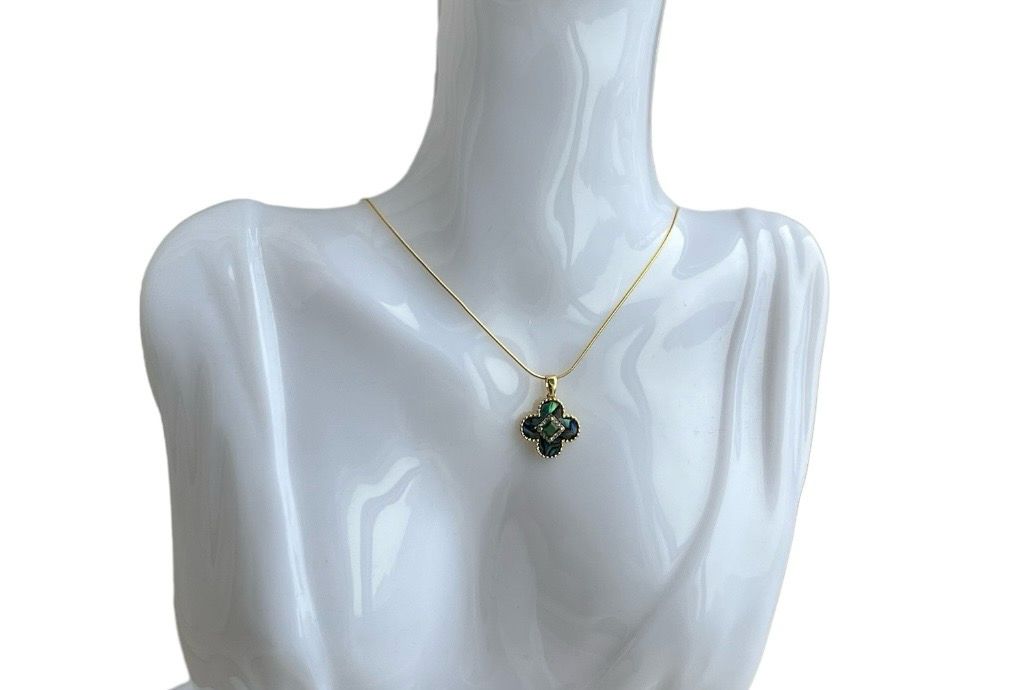 Kruis Pendant - Mooie Kruisvormige Pendant Met Groene Steen - 18 Kt Goud Platina