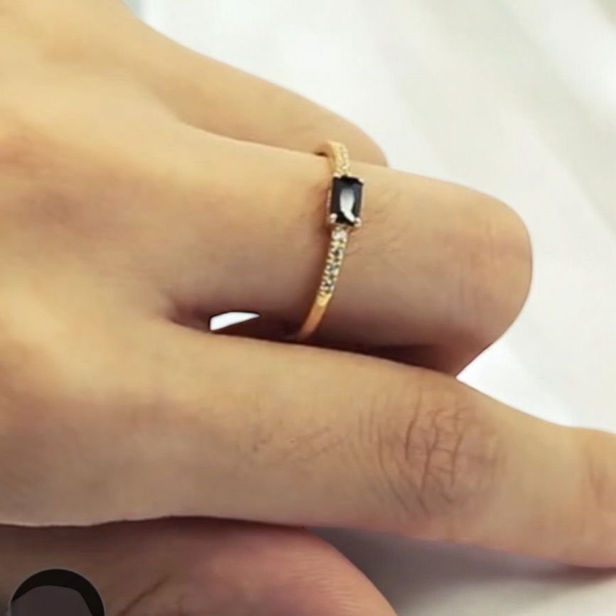 Ring Met Zwart Steentje