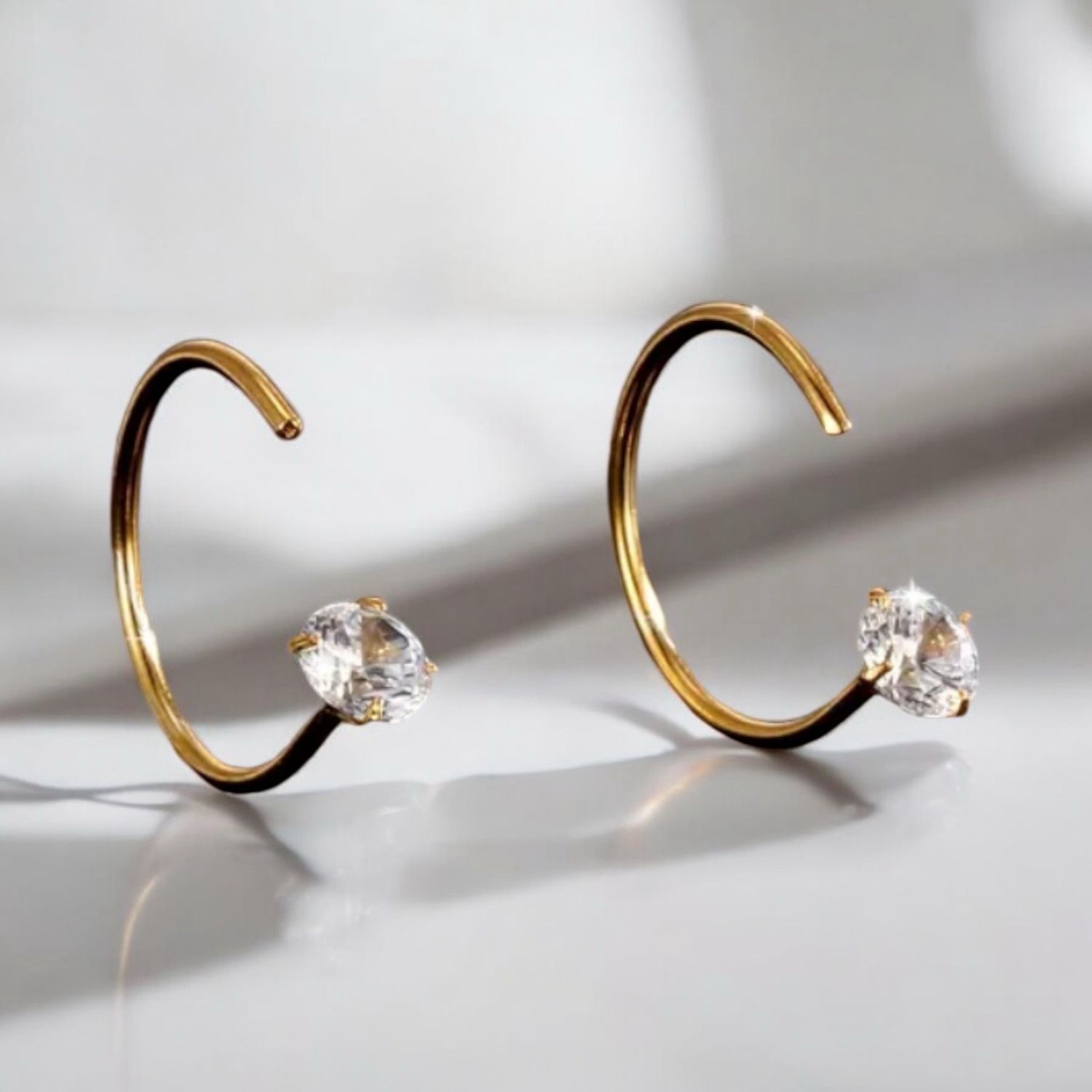 Halve Ring Oorbellen Met Steentje - Fijne Ring Oorbellen - Open Oorbellen - Zilveren Oorbellen - Platina Goud