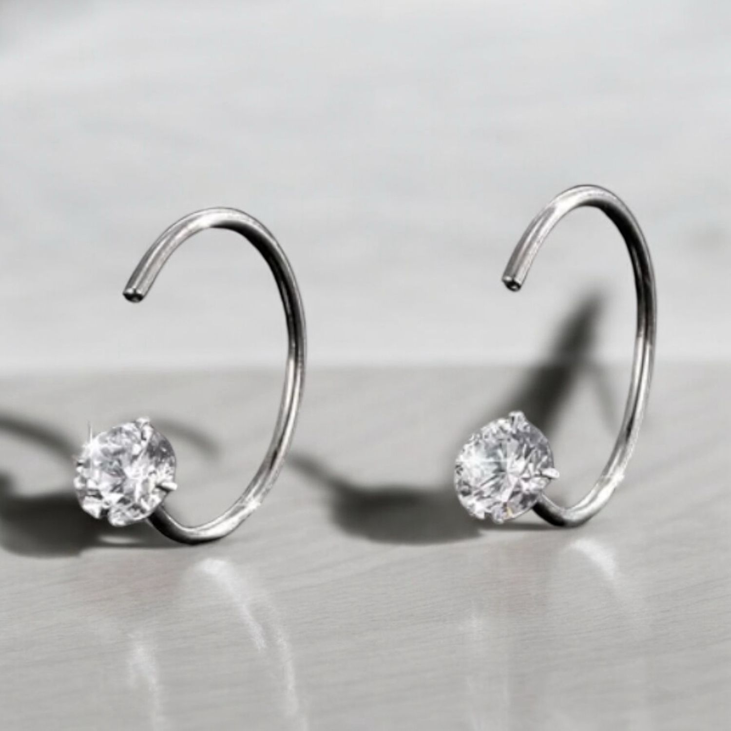 Halve Ring Oorbellen Met Steentje - Fijne Ring Oorbellen - Open Oorbellen - Zilveren Oorbellen - Platina Goud