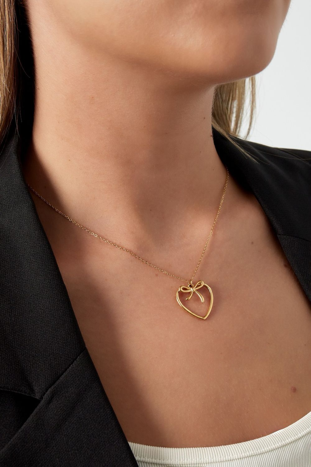 Heartfelt Bow Neckless - Ketting Met Hart - Fijne Ketting Met Hanger - Stainless Steel Ketting - Ketting Voor Dames - Goudkleurige Ketting