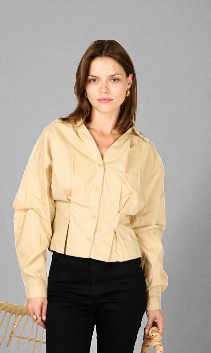 “Bruine oversized cropped blouse met lange mouwen en kraag – modieuze dames top”
