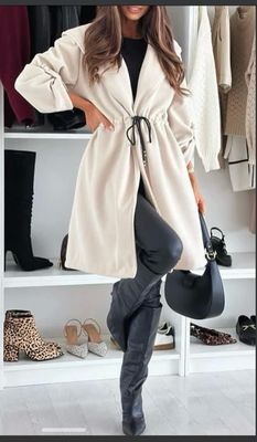 Dames mantel met capuchon– Grijze trenchcoat met strikceintuur – Lichte jas voor voorjaar &amp; herfst