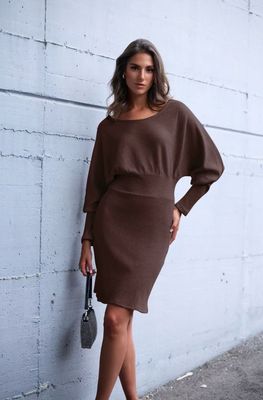 Gebreide jurk dames – bruine knit dress met vleermuismouwen – elegante aansluitende pasvorm