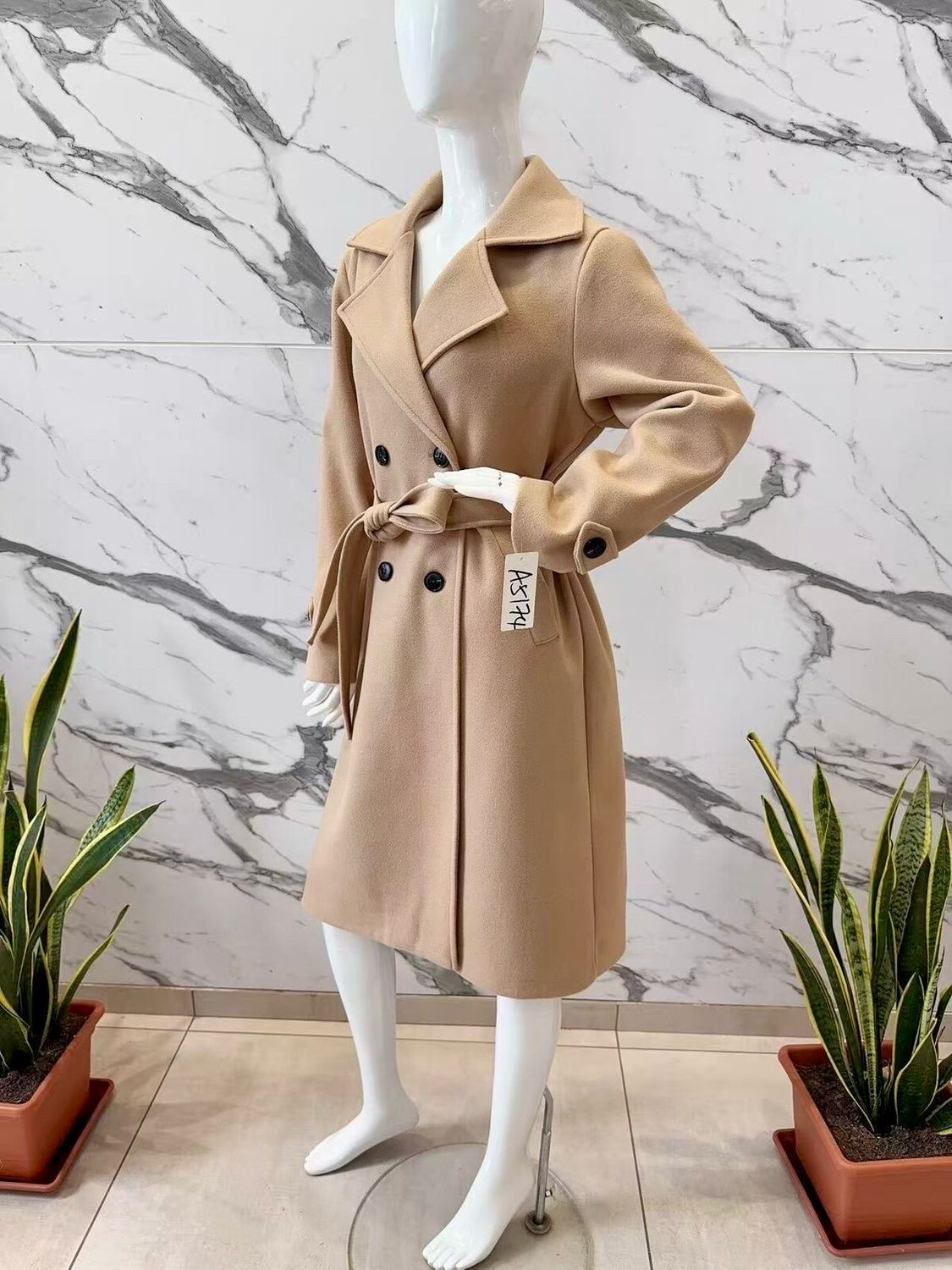 Camel trenchcoat dames – lange jas met ceintuur – elegante herfst en winterjas 