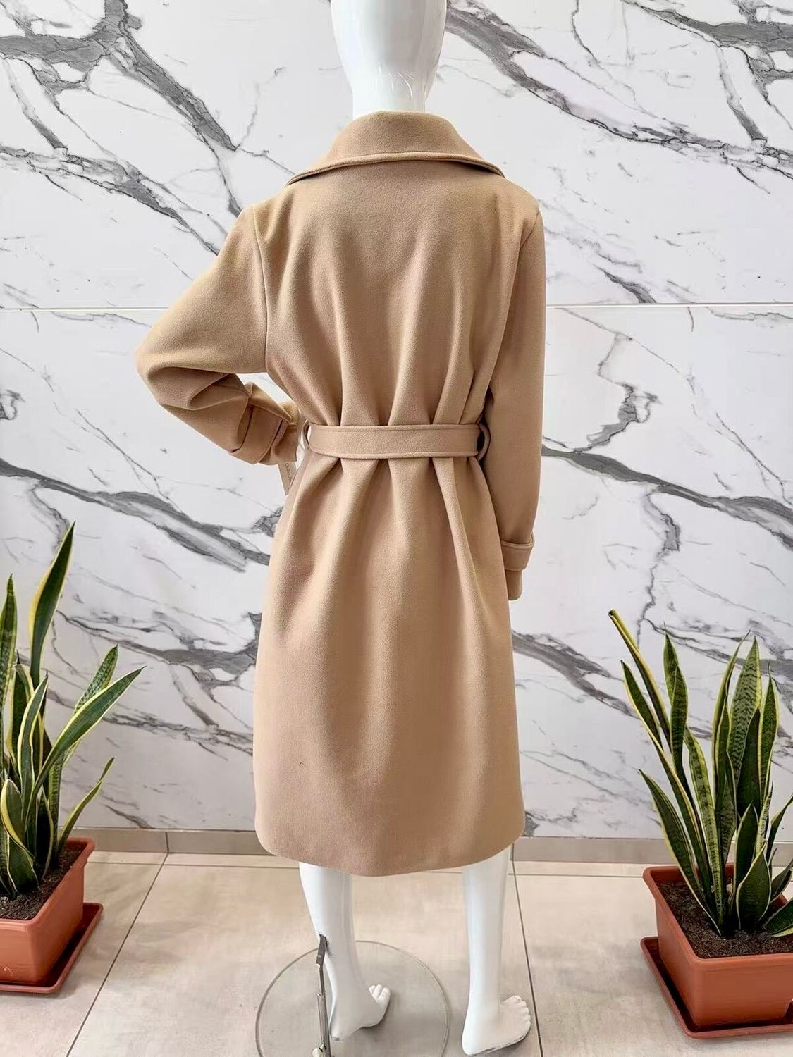 Camel trenchcoat dames – lange jas met ceintuur – elegante herfst en winterjas 