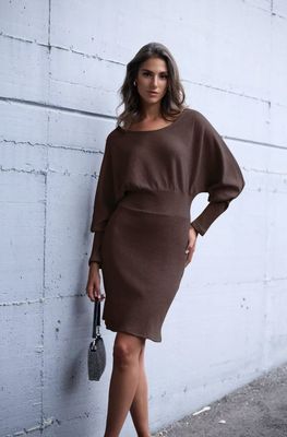 Gebreide jurk dames – bruine knit dress met vleermuismouwen – elegante aansluitende pasvorm