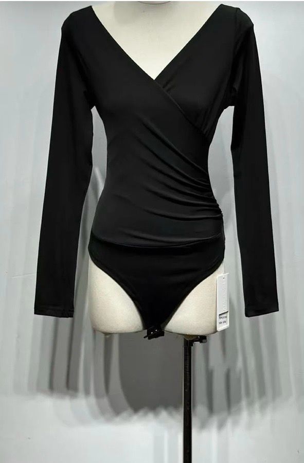 lange mouwen body met V-hals en overslag – dames basic top”