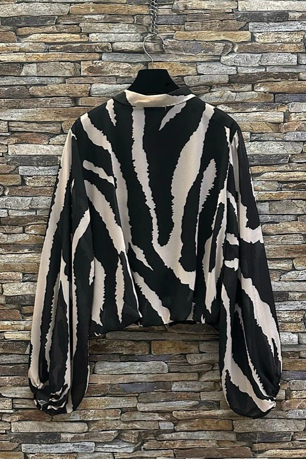 Chique blouse met print en romantische soepelvallende mouwen – trendy met viscose voering