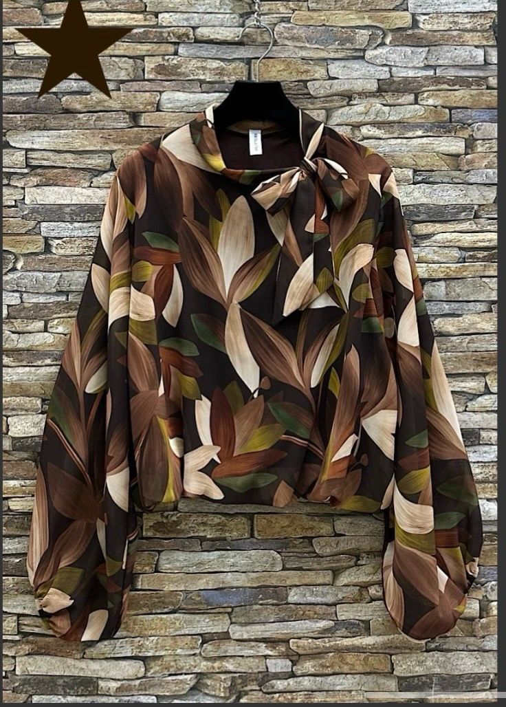 Chique blouse met print en romantische soepelvallende mouwen – trendy met viscose voering