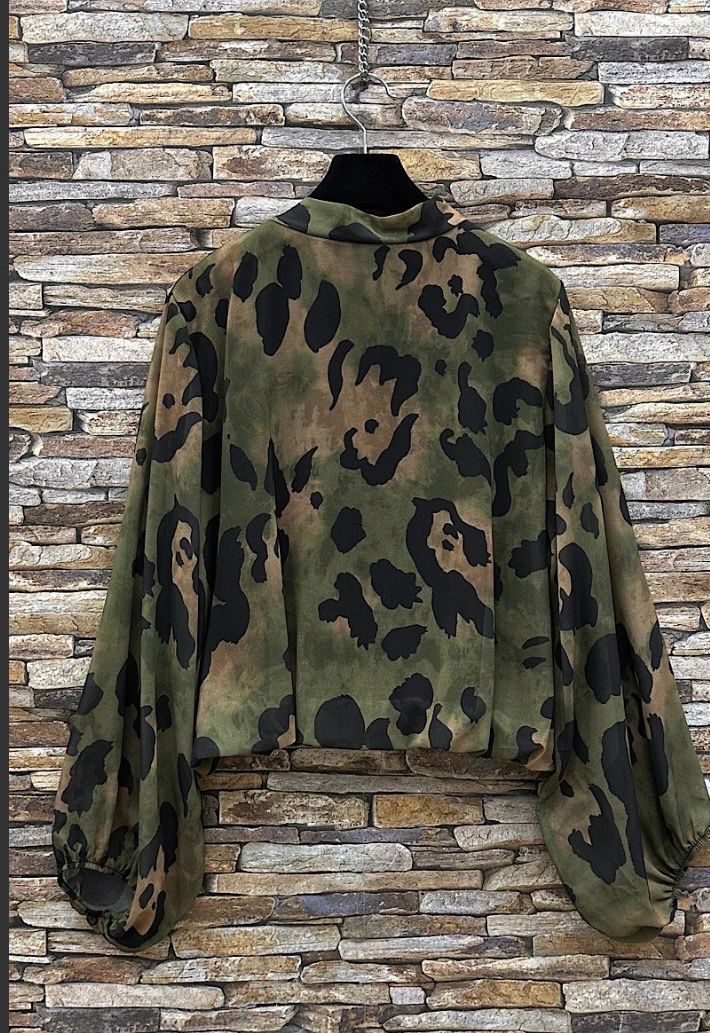 Chique blouse met print en romantische soepelvallende mouwen – trendy met viscose voering