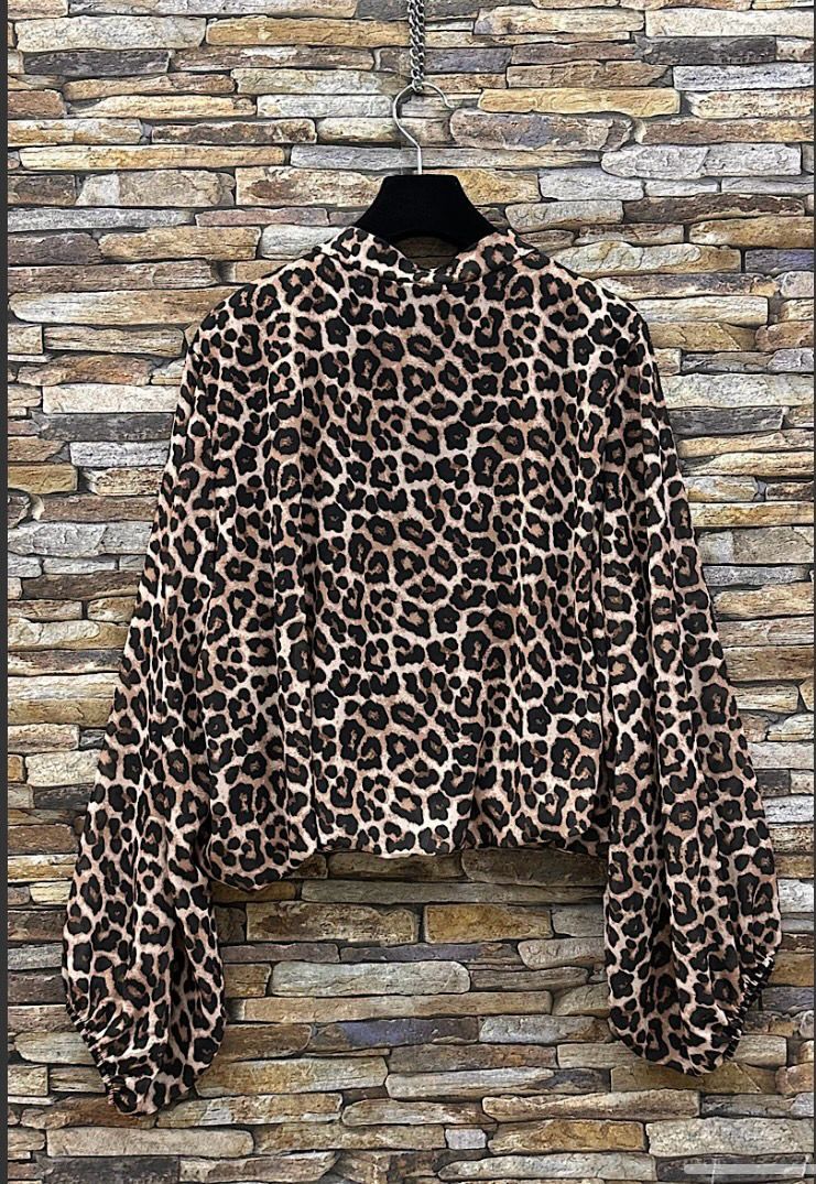 Chique blouse met print en romantische soepelvallende mouwen – trendy met viscose voering