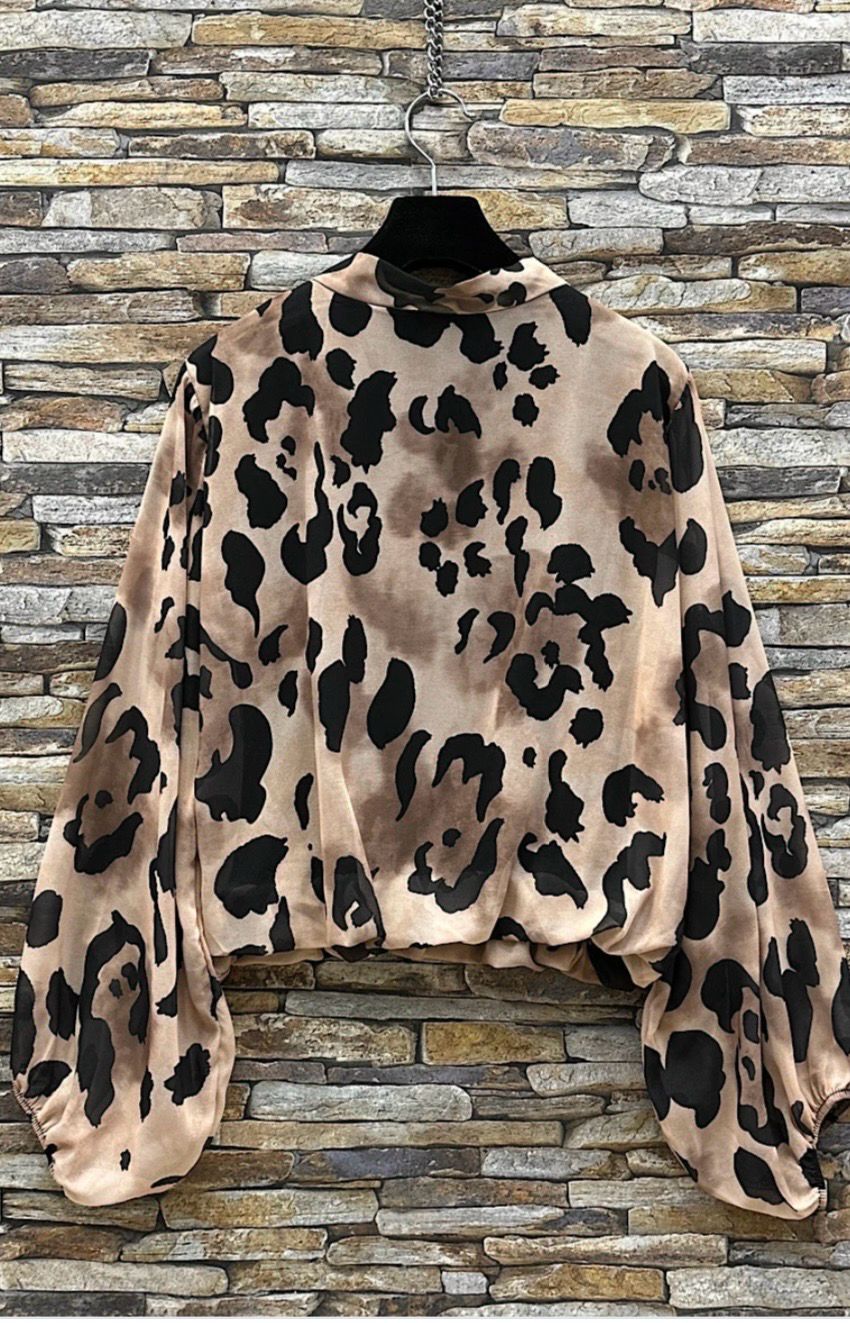 Chique blouse met print en romantische soepelvallende mouwen – trendy met viscose voering