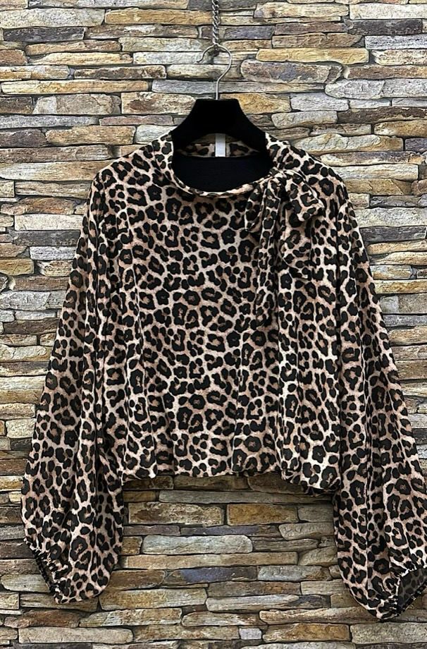 Chique blouse met print en romantische soepelvallende mouwen – trendy met viscose voering