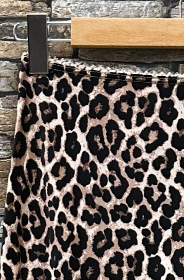 Monia A-lijn rok – satijnlook midi rok met bloemenprint en kanten rand 