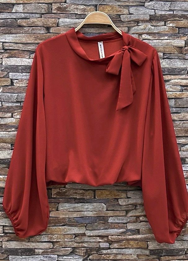 Chique blouse met print en romantische soepelvallende mouwen – trendy met viscose voering