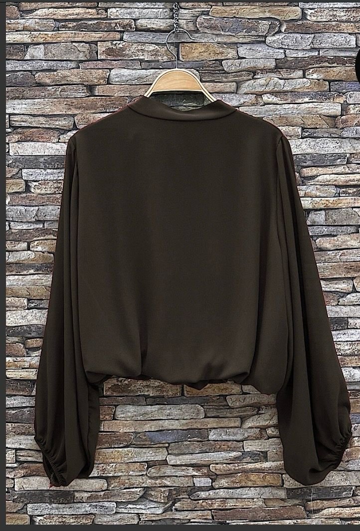 Chique blouse met print en romantische soepelvallende mouwen – trendy met viscose voering