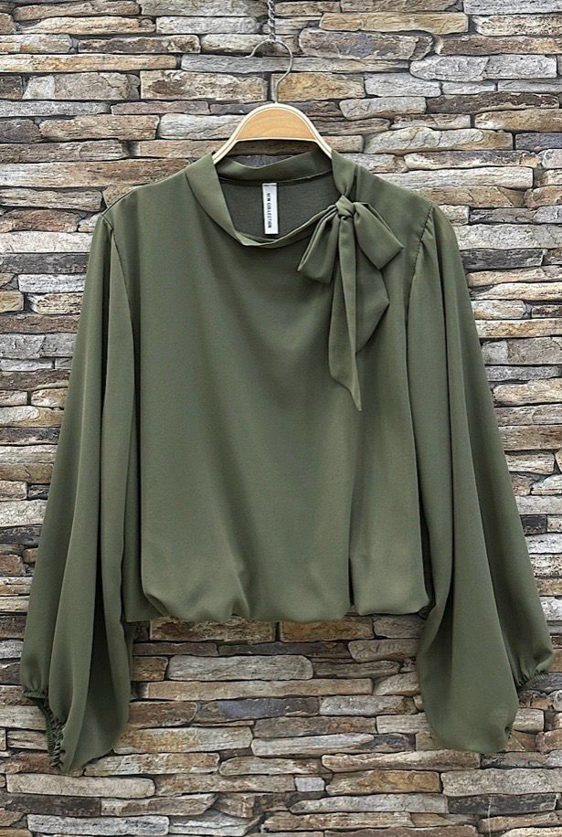 Chique blouse met print en romantische soepelvallende mouwen – trendy met viscose voering