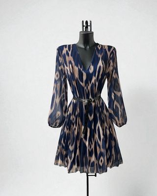 Plissé jurk met V-hals in verschillende kleuren en print – Elegante mini jurk