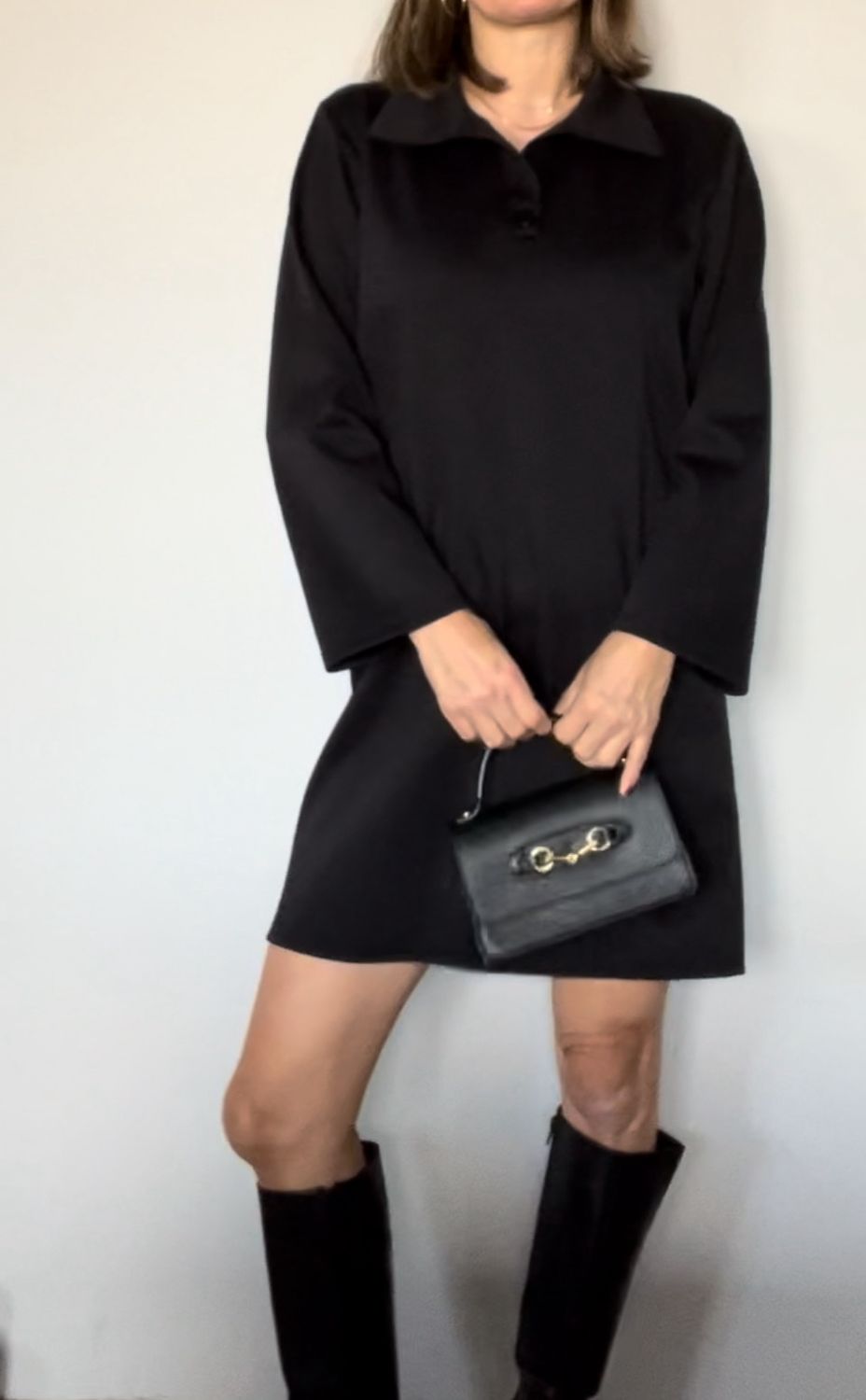 Zwarte polo jurk dames – korte jurk met kraag en knoopsluiting – casual chic outfit