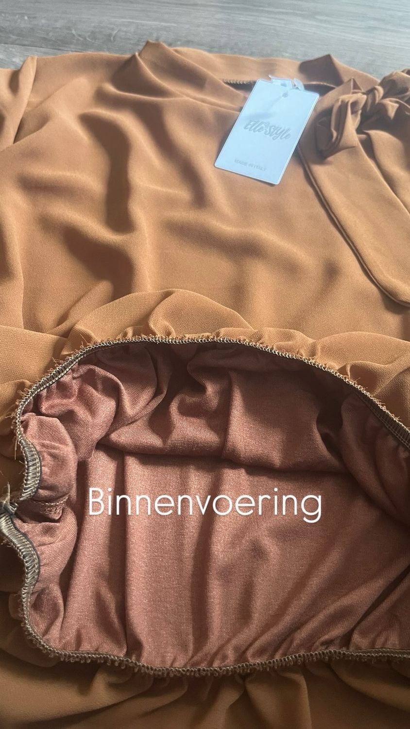 Chique blouse en romantische soepelvallende mouwen – trendy met viscose voering